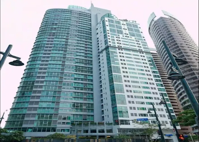 Apartment Avant At The Bgc With King Bed And Motorized Curtains & 65 In Tv Manila