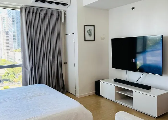 Avant At The Bgc With King Bed And Motorized Curtains & 65 In Tv Apartment