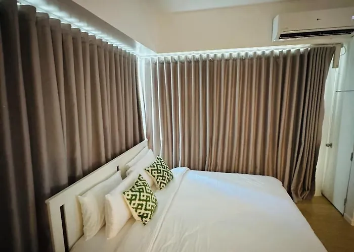 Avant At The Bgc With King Bed And Motorized Curtains & 65 In Tv