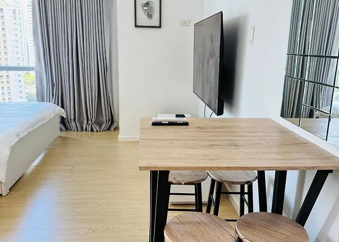 Avant At The Bgc With King Bed And Motorized Curtains & 65 In Tv Apartment *