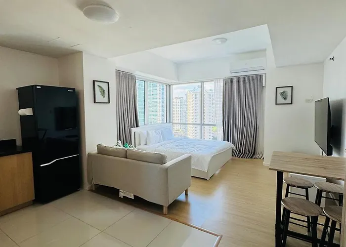 Avant At The Bgc With King Bed And Motorized Curtains & 65 In Tv *