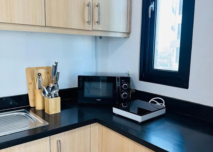 Avant At The Bgc With King Bed And Motorized Curtains & 65 In Tv Apartment