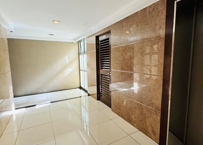 Avant At The Bgc With King Bed And Motorized Curtains & 65 In Tv Apartment Manila