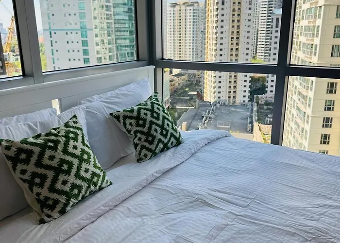 Avant At The Bgc With King Bed And Motorized Curtains & 65 In Tv *