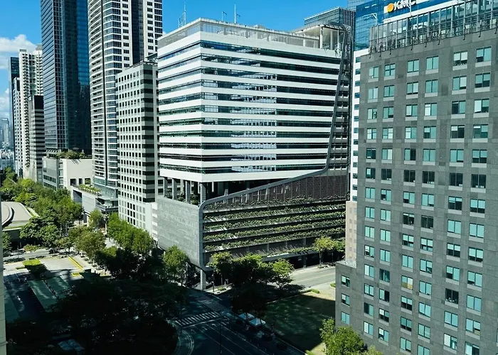 Apartment Avant At The Bgc With King Bed And Motorized Curtains & 65 In Tv Manila